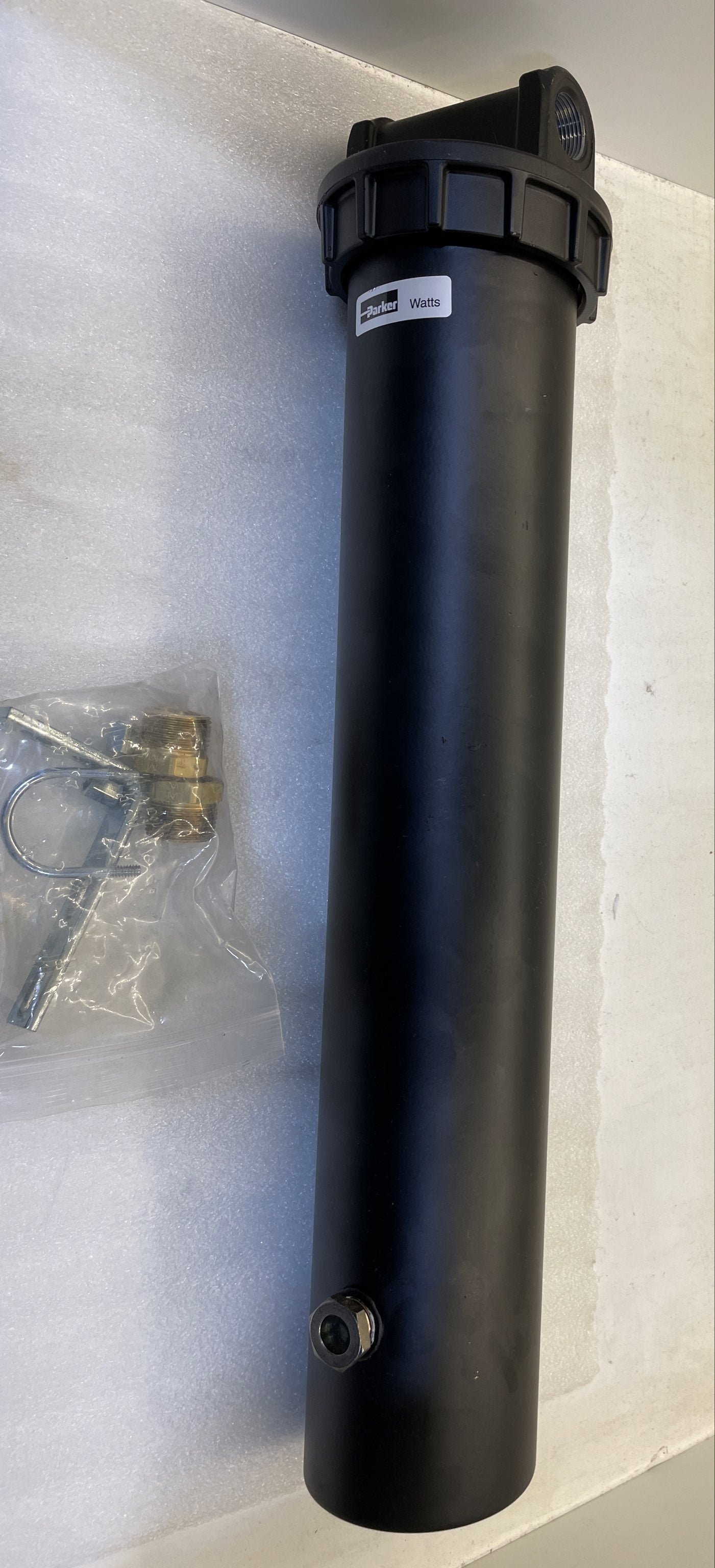 1/2" NPT Dessicant Dryer with bracket