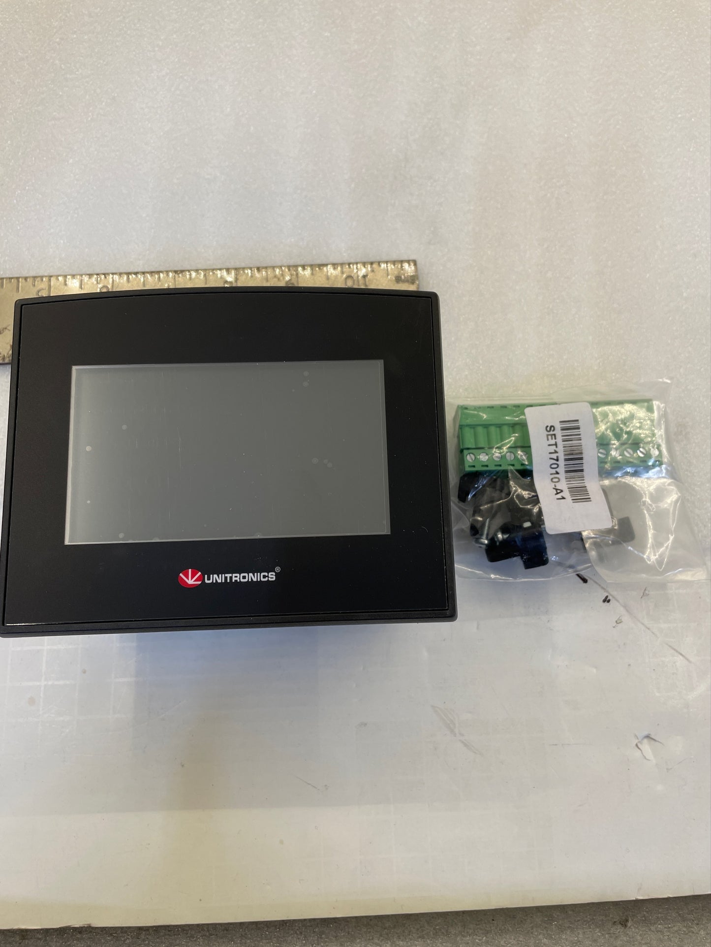 Unitronics Samba 4.3" Colortouch Screen, 10 digital inputs, 2 analog/digital inputs, 8 relay outputs, 24VDC