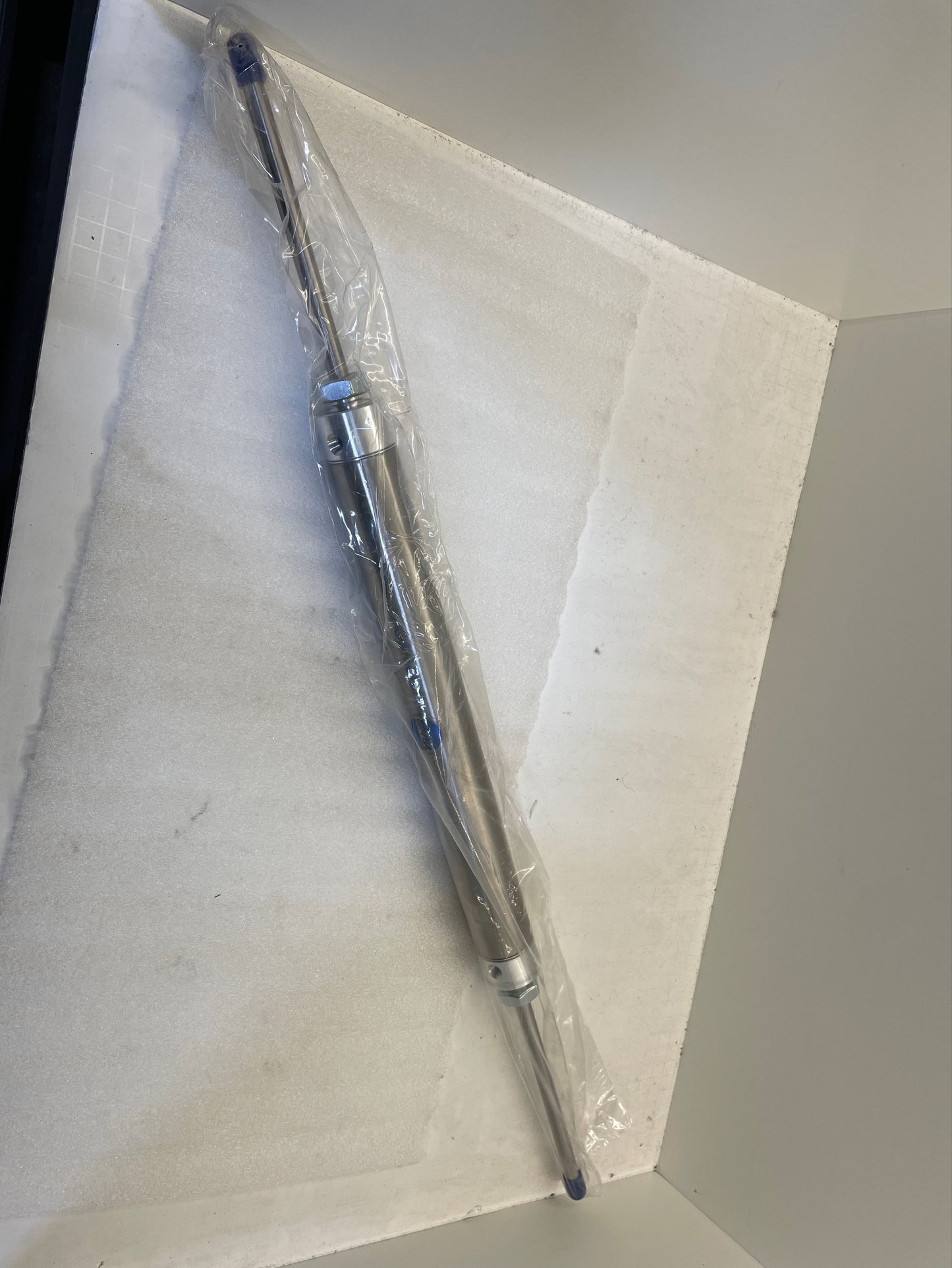 1.5"BORE X 12"STROKE AIR CYLINDER, DOUBLE END ROD