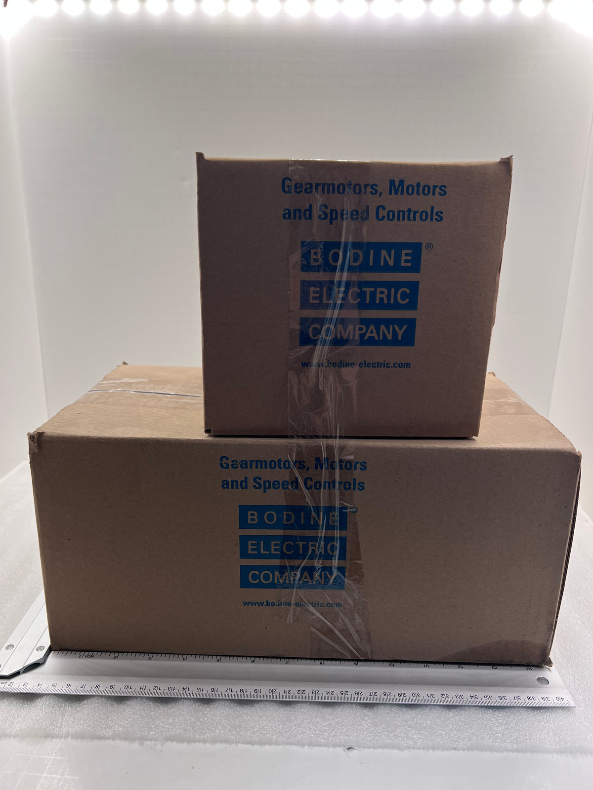 NIB- Bodine Electric 33A5BEPM-Z3 DC Gearmotor 90VDC 1/7HP 83 RPM 30:1 Parallel Shaft