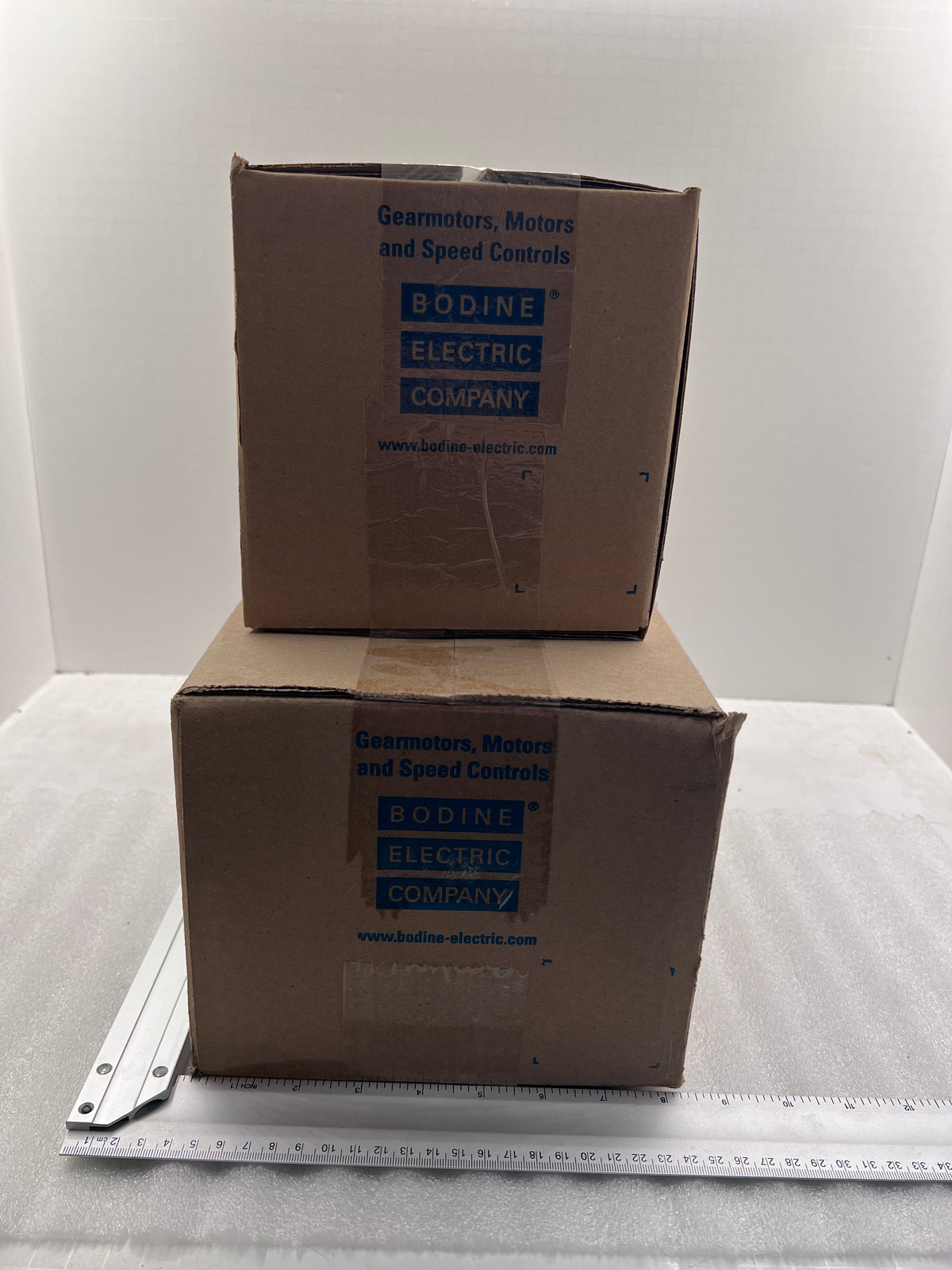 NIB- Bodine Electric 33A5BEPM-Z3 DC Gearmotor 90VDC 1/7HP 83 RPM 30:1 Parallel Shaft
