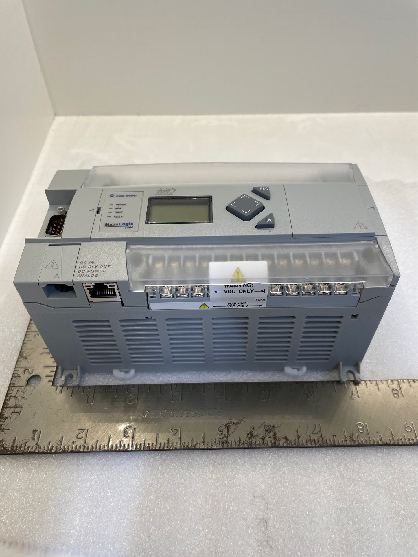 AB Micrologix 1400 PLC with 32 I/O, 24VDC Input, Relay outputs, 24VDC Power Supply
