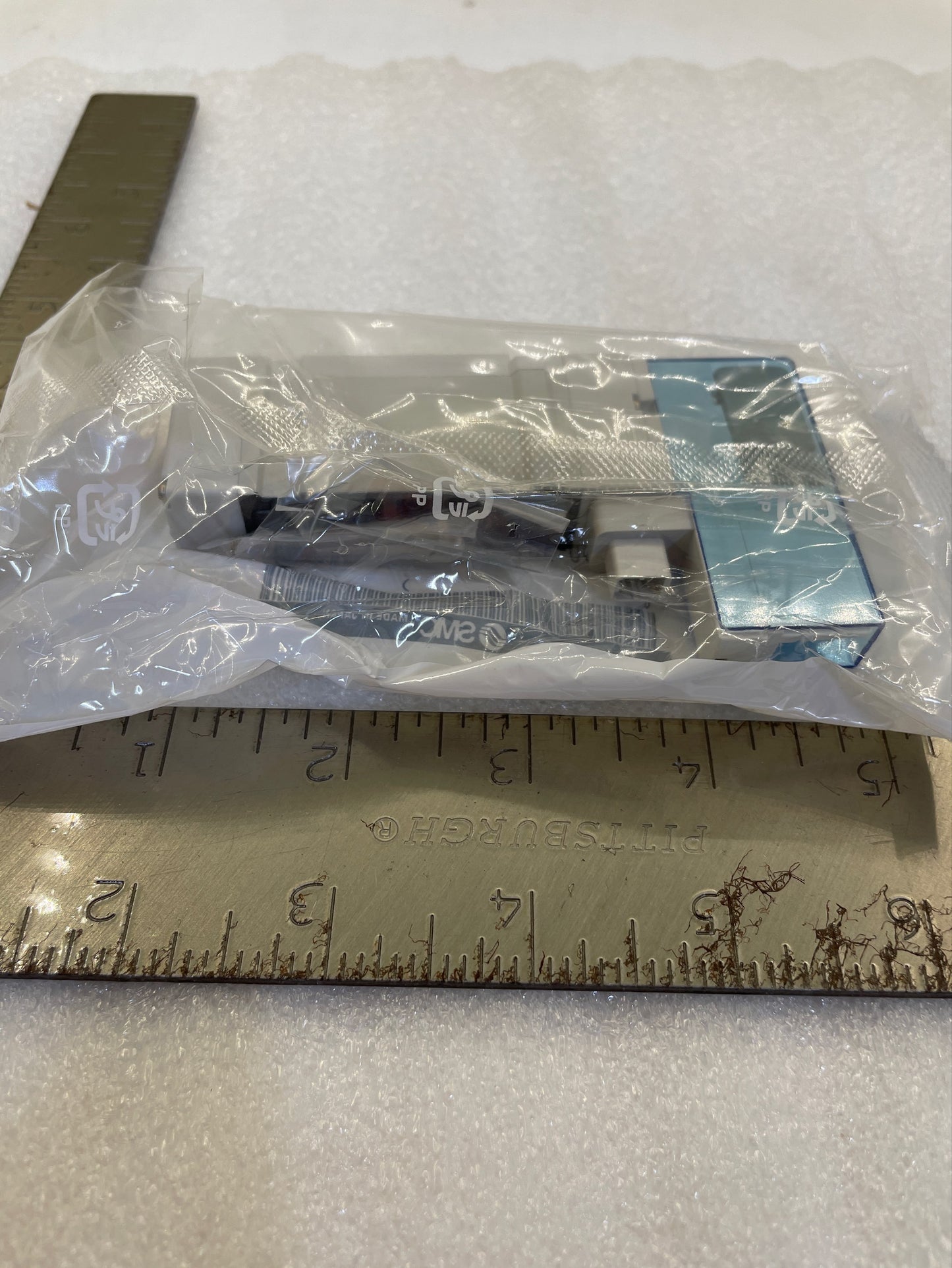 SMC, SY Series 5 Port Solenoid Valve, 2 Position Single, Base Mounted, Rubber Seal, Internal Pilot, 0.7MPa Pilot Valve, 24VDC, W/Light and Surge Voltage Suppressor, Non Polar, Non Locking Push Type Manual Override, Rc Thread